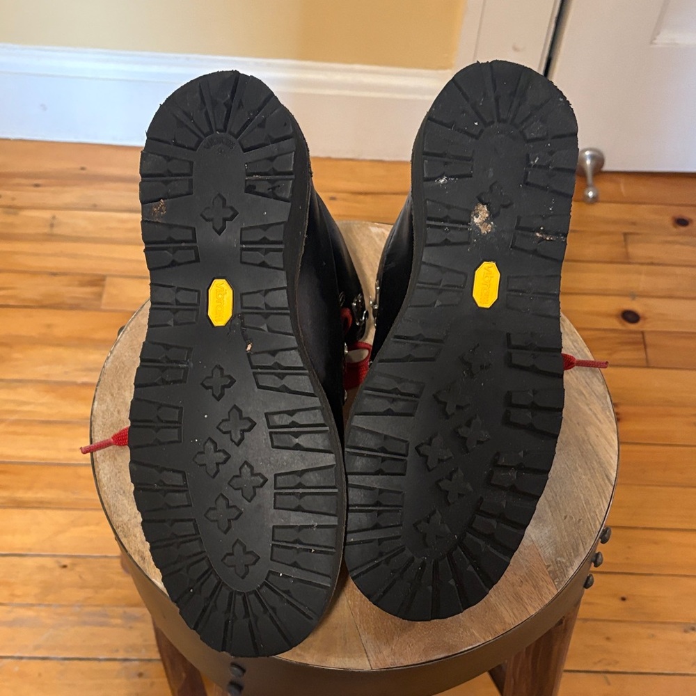 Danner Mountain Pass Black Glacé hiking boots with contrast Red Laces - Picture 7 of 12